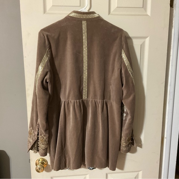 Taska Polizzi Brown and Gold Blazer with Elegant Design embroided - Picture 6 of 6